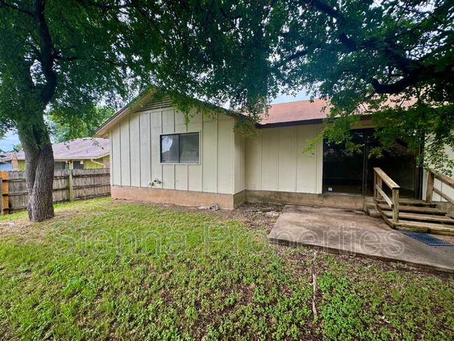 Building Photo - 2708 Charlesworth Dr