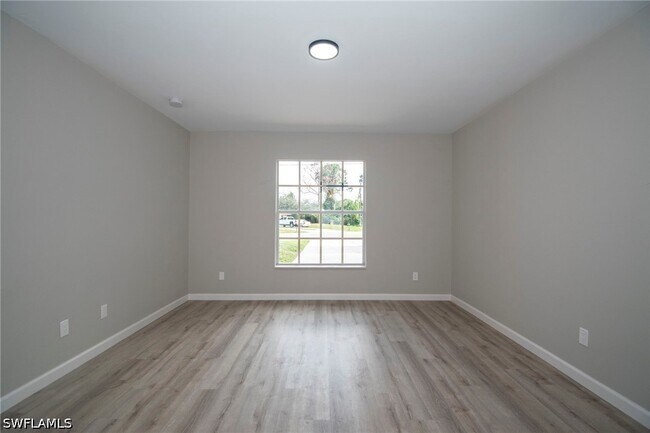 Building Photo - 3016 Wallace Ave S