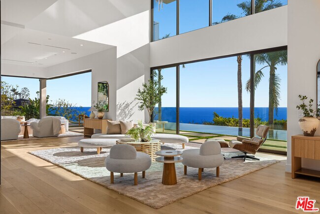 Building Photo - 4732 Avenida Del Mar