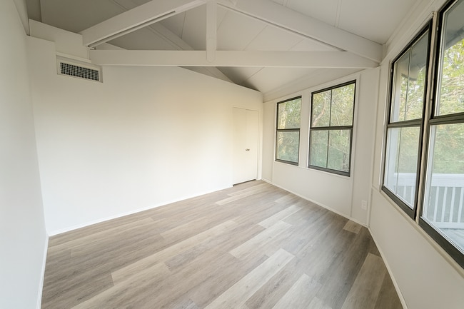 Building Photo - Freshly Renovated 2-Bed, 2-Bath Treehouse in Haines City!