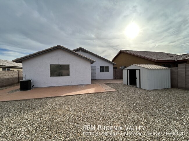 Building Photo - 3 bed/ 2bath Goodyear Home with All new Pa...