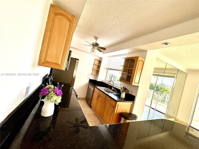 Building Photo - 1824 Brickell Ave