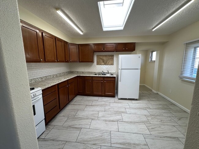 Building Photo - Beautifully Remodeled 2 Bed 1 Bath House