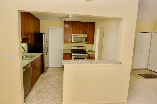 Building Photo - 1047 Auburn Ln