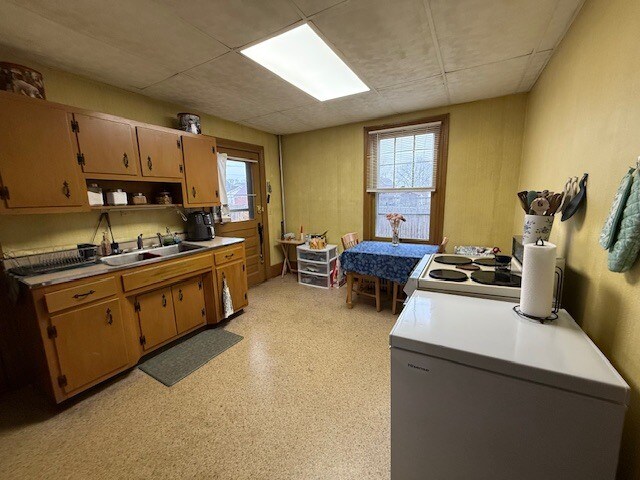 Kitchen - 223 W Clinton St