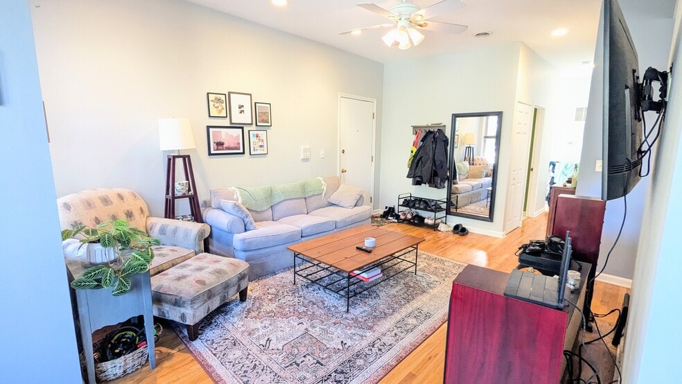 Building Photo - 3719 W Byron St