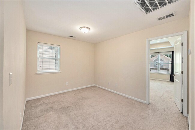 Building Photo - 349 Drayton Pl Dr
