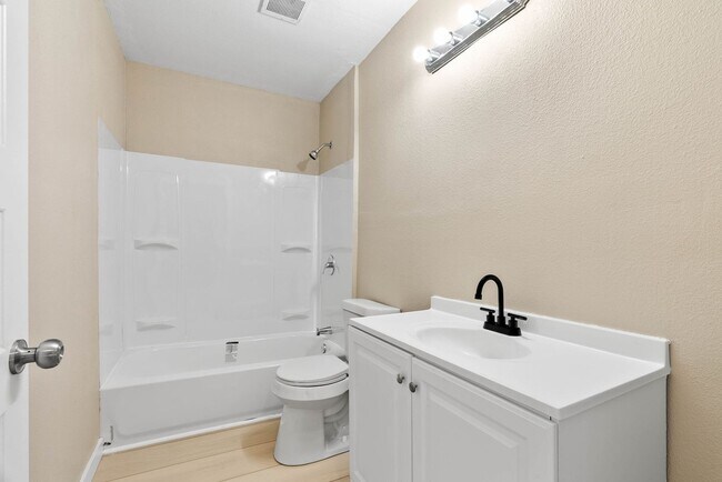 Building Photo - Ready for move in