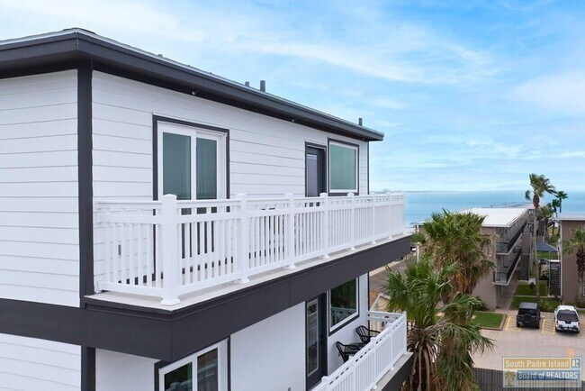 Building Photo - 111 W Sunny Isle Dr