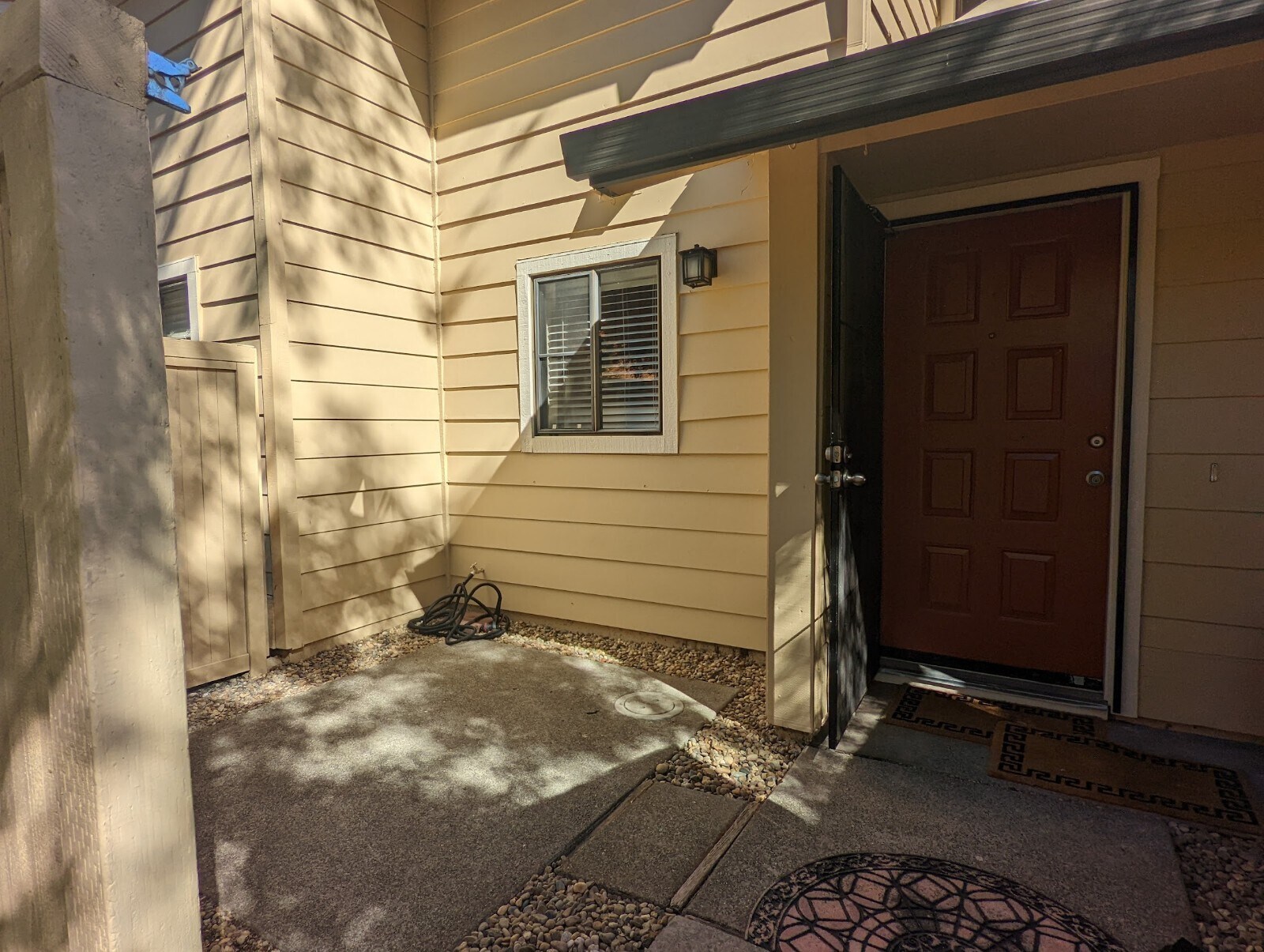 Building Photo - 1704 Woodlake Dr