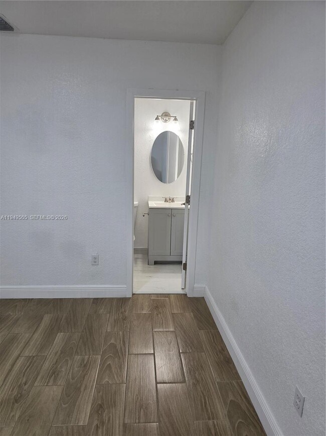 Building Photo - 1191 W 53rd Terrace