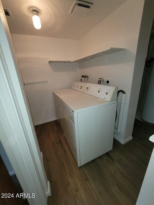 Building Photo - 1341 W Shannon St