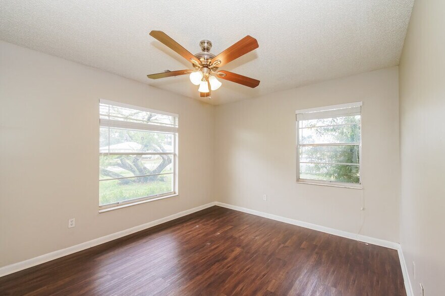 Building Photo - 2141 Kendall Ct