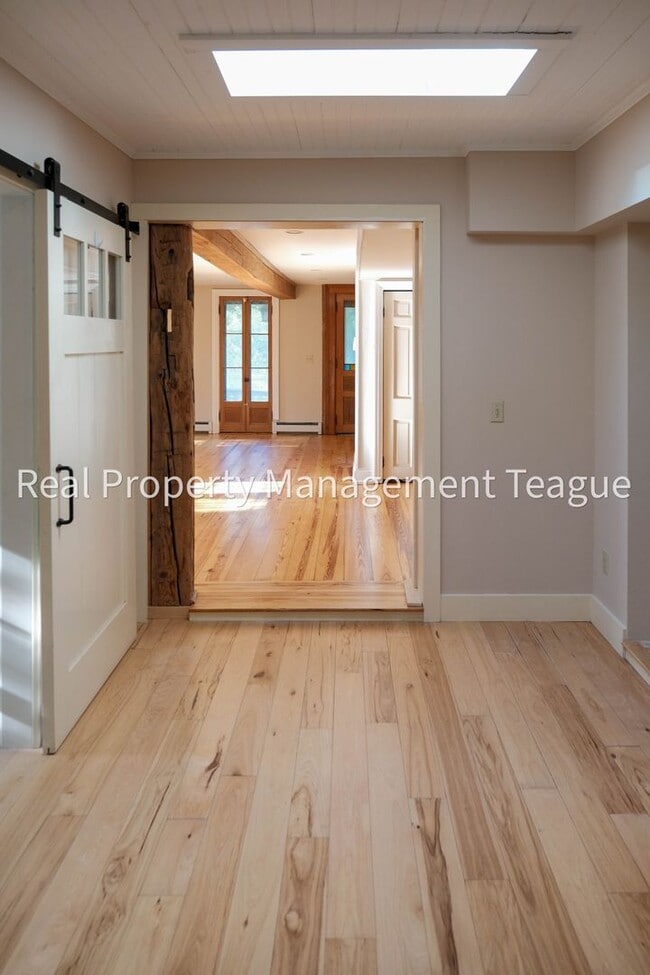 Building Photo - Dream home in Altamont