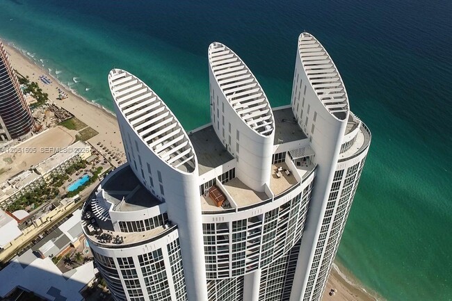 Building Photo - 18201 Collins Ave