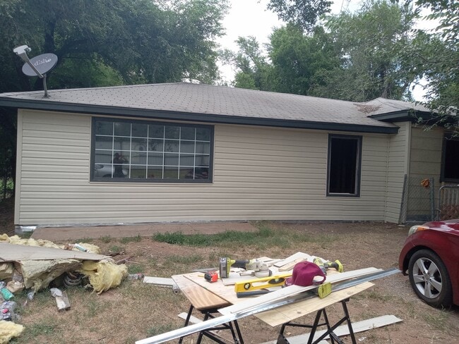 Building Photo - 2307 SE 13th St