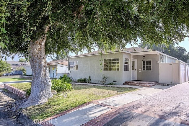 Primary Photo - 10318 Leolang Ave