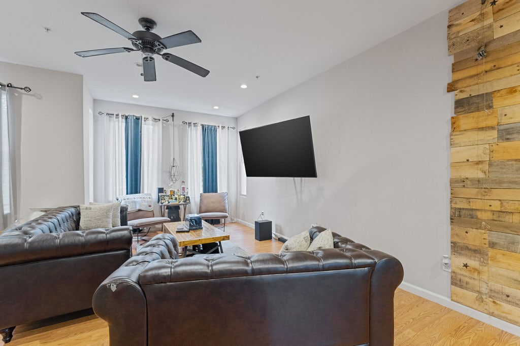 Building Photo - 2124 Bolton St