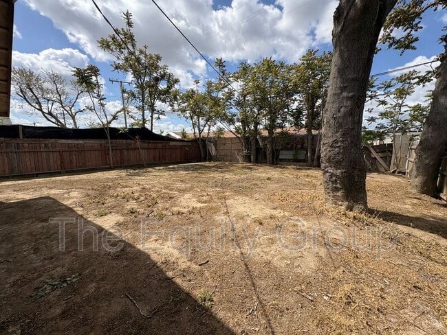 Building Photo - 514 N Summers St