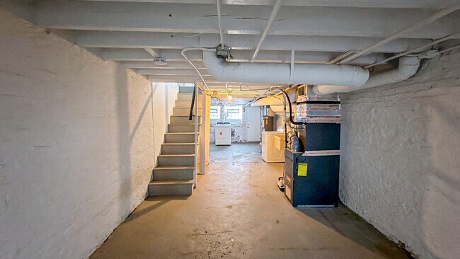 Building Photo - 439 N Robinson St