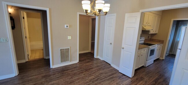 Building Photo - 22 River Run Dr