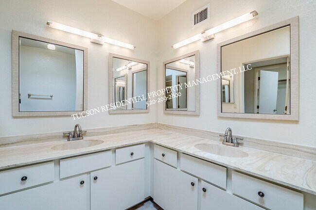 Building Photo - 5084 N Camino Del Lazo