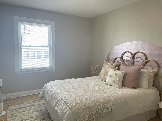 Building Photo - 1919A Grove Ave-35