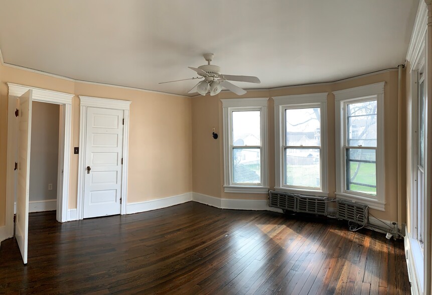 Building Photo - 320 N Irving Ave