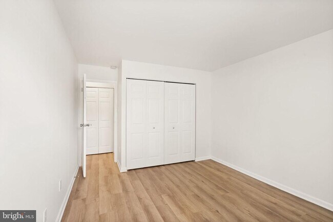 Building Photo - 2042 Royal Fern Ct