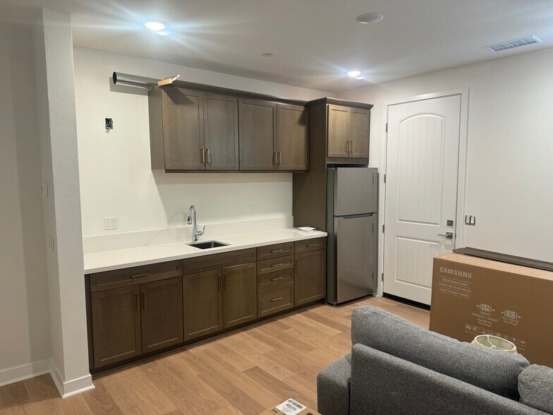 Building Photo - 11762 Saddleback Dr