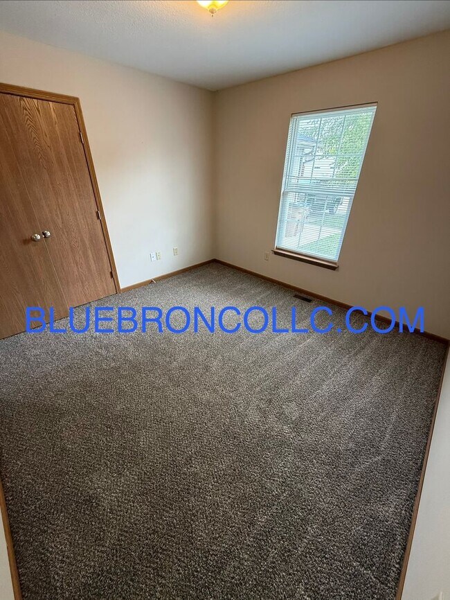 Building Photo - 609 W Pine St