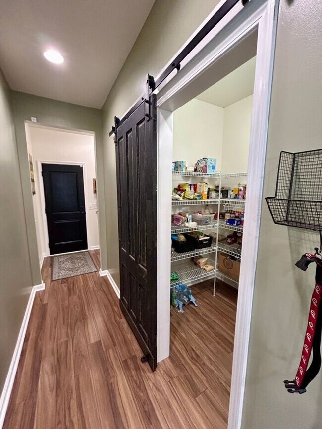 Building Photo - **Beautifully Maintained 3 Bedroom Home with Study, Screened Porch & Fenced Yard**