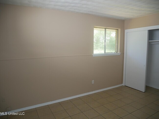 Building Photo - 1416 Vicksburg Dr