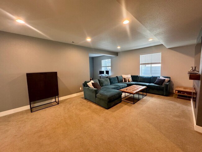 Building Photo - LUXURY 4 Bedroom home in NORTHGATE with Mountain Views