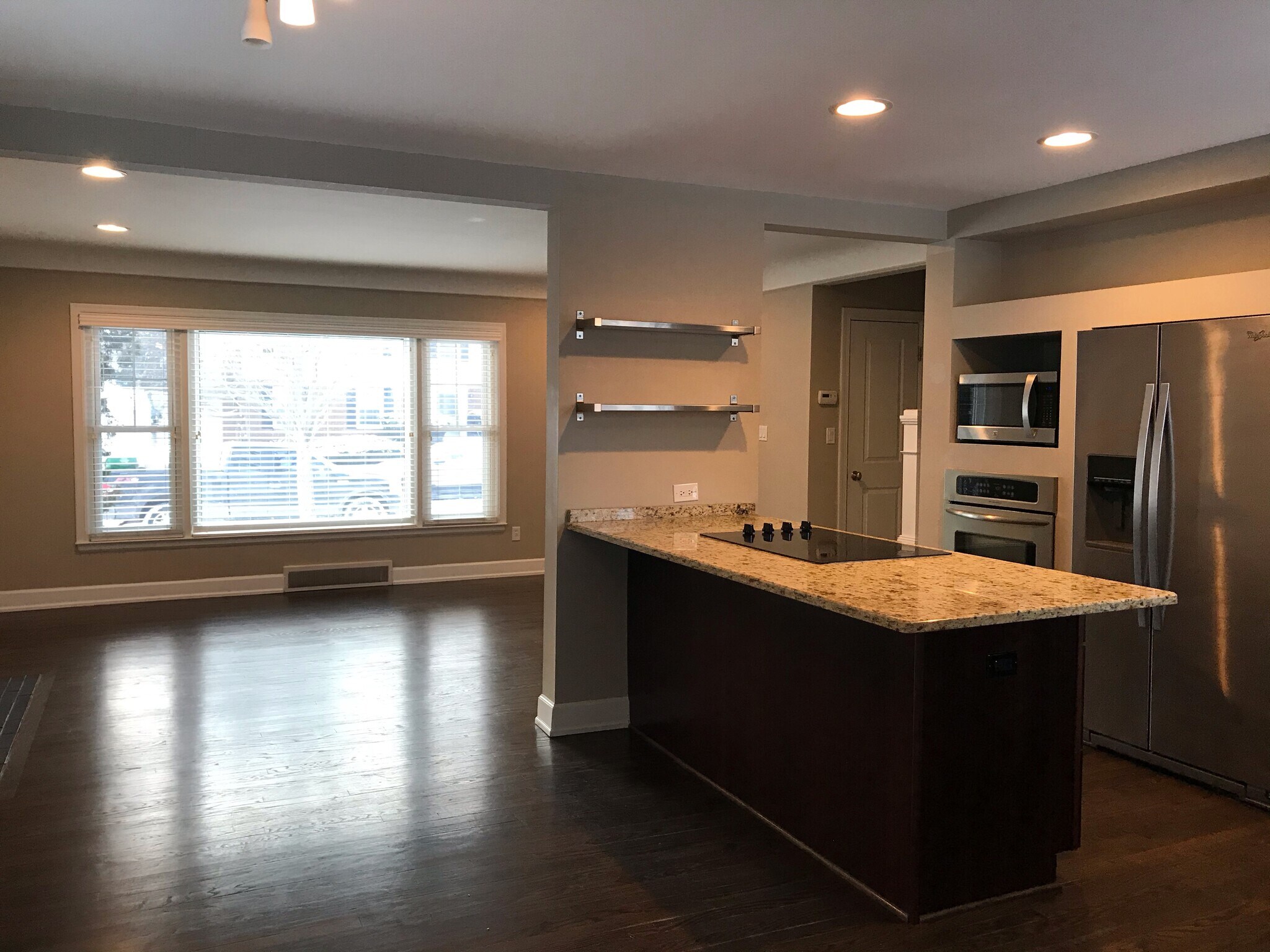 Nook-area, appliances - 997 Henrietta St