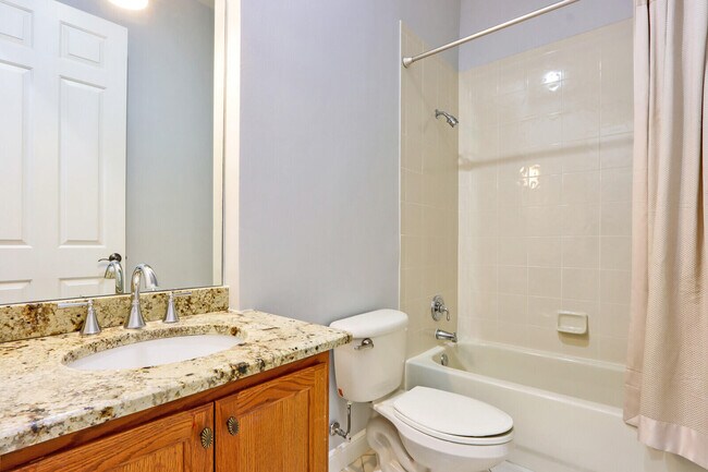 Building Photo - 1904 Flower Dr