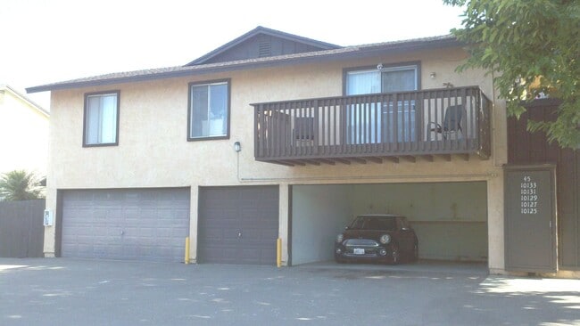 Building Photo - Updated 2BR/1BA 2 Story Townhome in Park Like setting in Santee