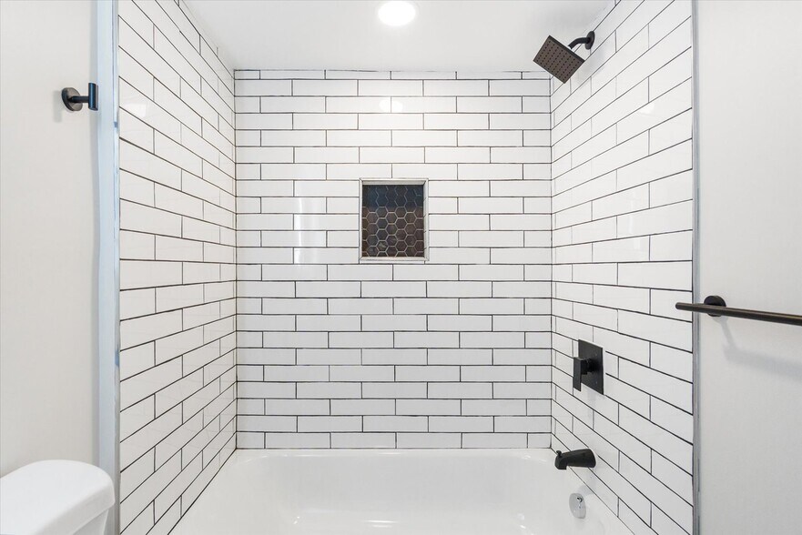 Building Photo - 1415 E Lanvale St