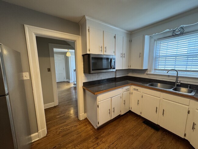 Building Photo - 310 Yeardley Ave
