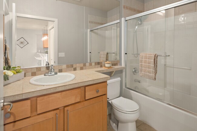 Building Photo - 410 NE 70th St