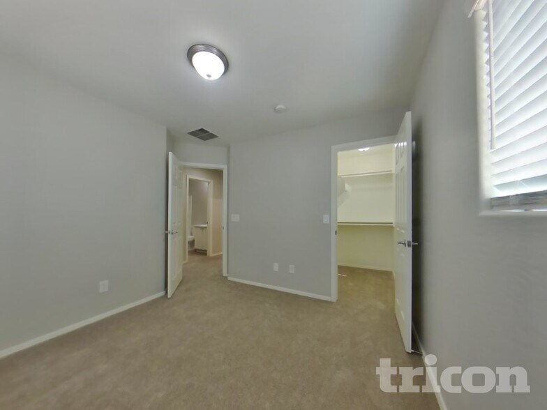 Building Photo - 14953 N 142nd Dr.