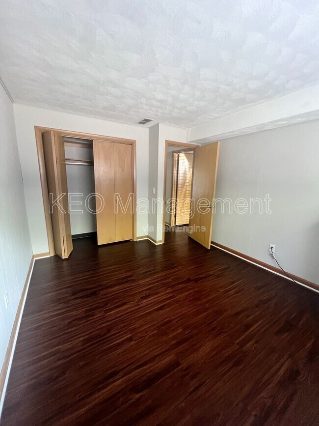 Building Photo - 3813 Briar Pl