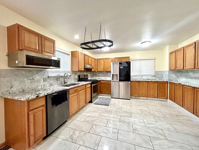 Building Photo - Looking for a Quality tenant who Appreciates a Gourmet Kitchen