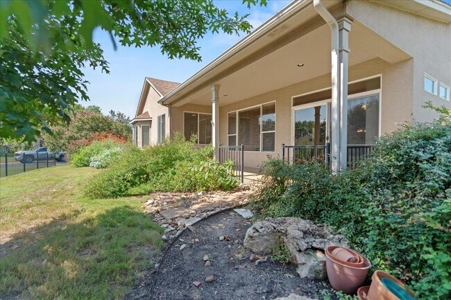Building Photo - 101 Dandelion Dr