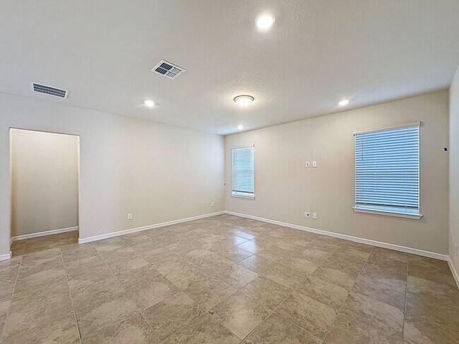 Building Photo - Tohoqua Beauty!