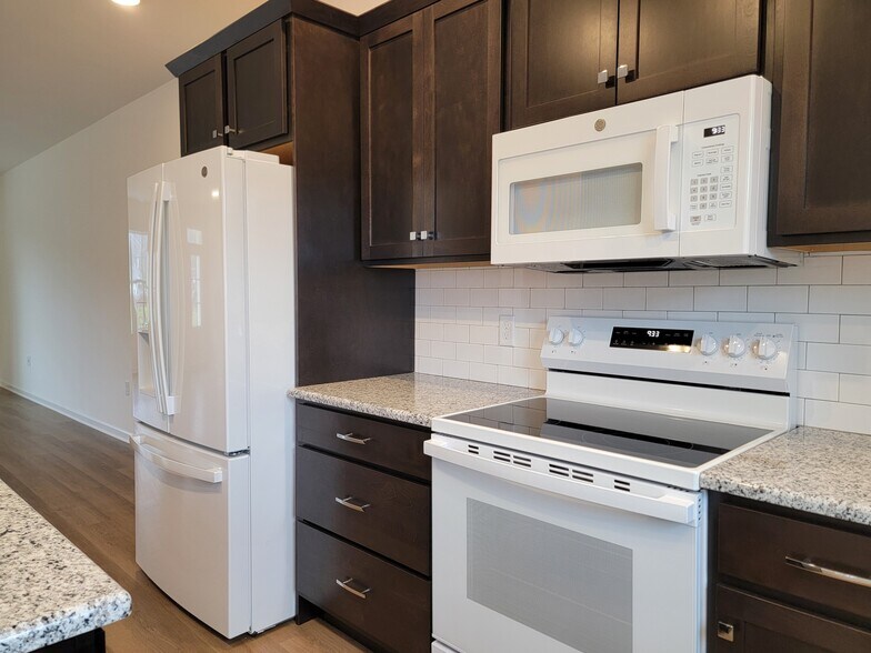 Building Photo - 2485 Artesian Way