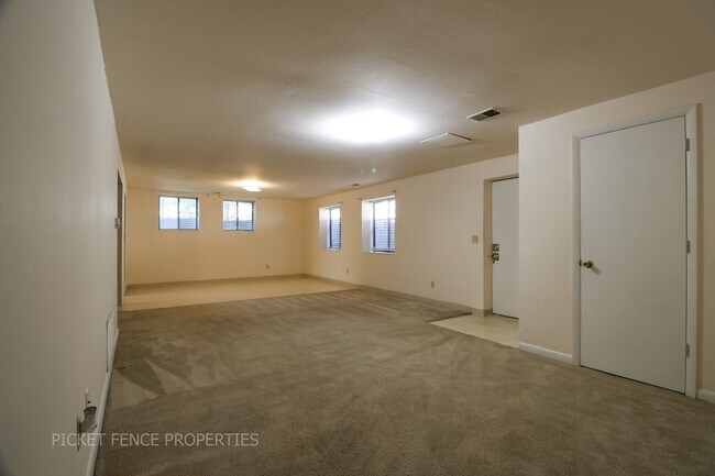 Building Photo - 533 14th Ave