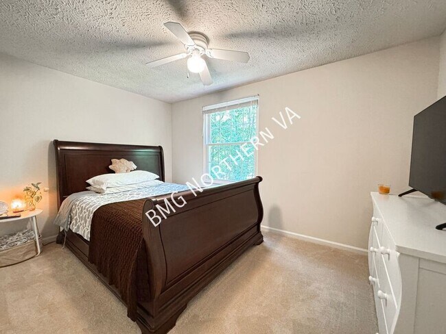 Building Photo - 3821 Jocelyn Dr