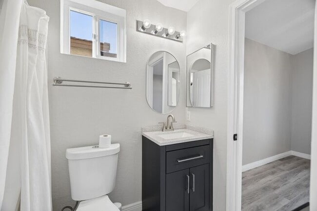 Building Photo - 1057 S Jamaica Way