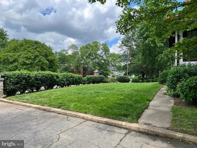Building Photo - 1730 N Danville St
